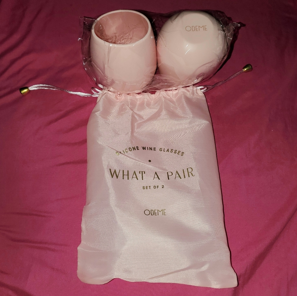 ODEME pair of silicone pink wine glasses in bag